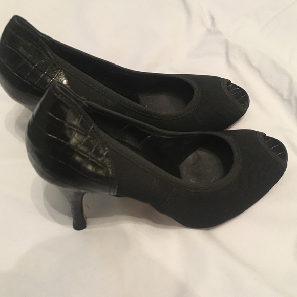 Donald J. Pliner "Zorba" Couture Heels - Picture 3 of 8